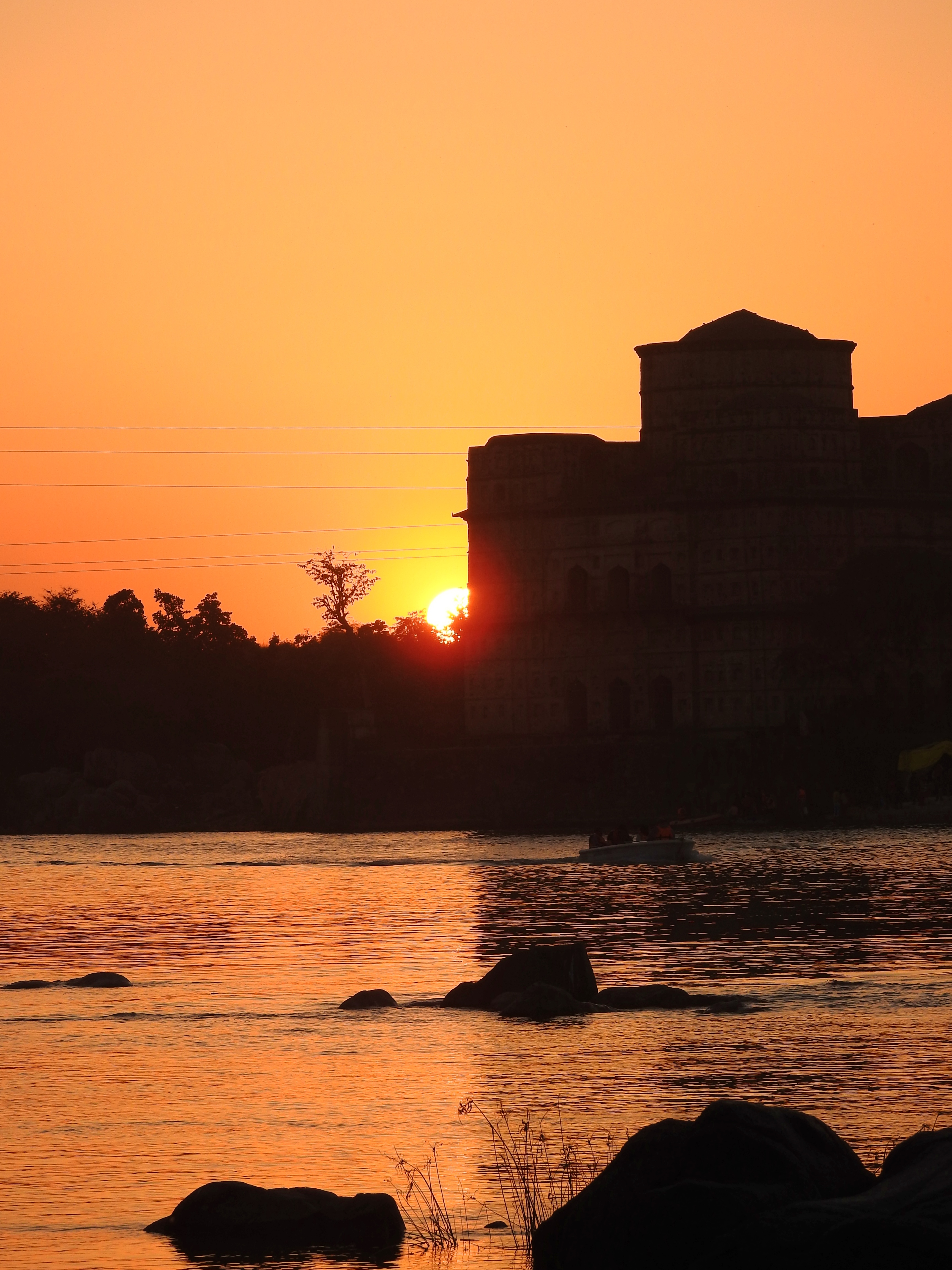 sunset, betwa, cenotaph, orchha, madhya pradesh, india